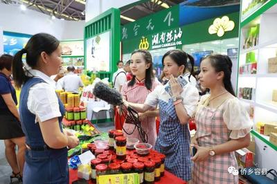 这三天,容县名特优农产品在广州“摆摊”展销推介,收获满满!